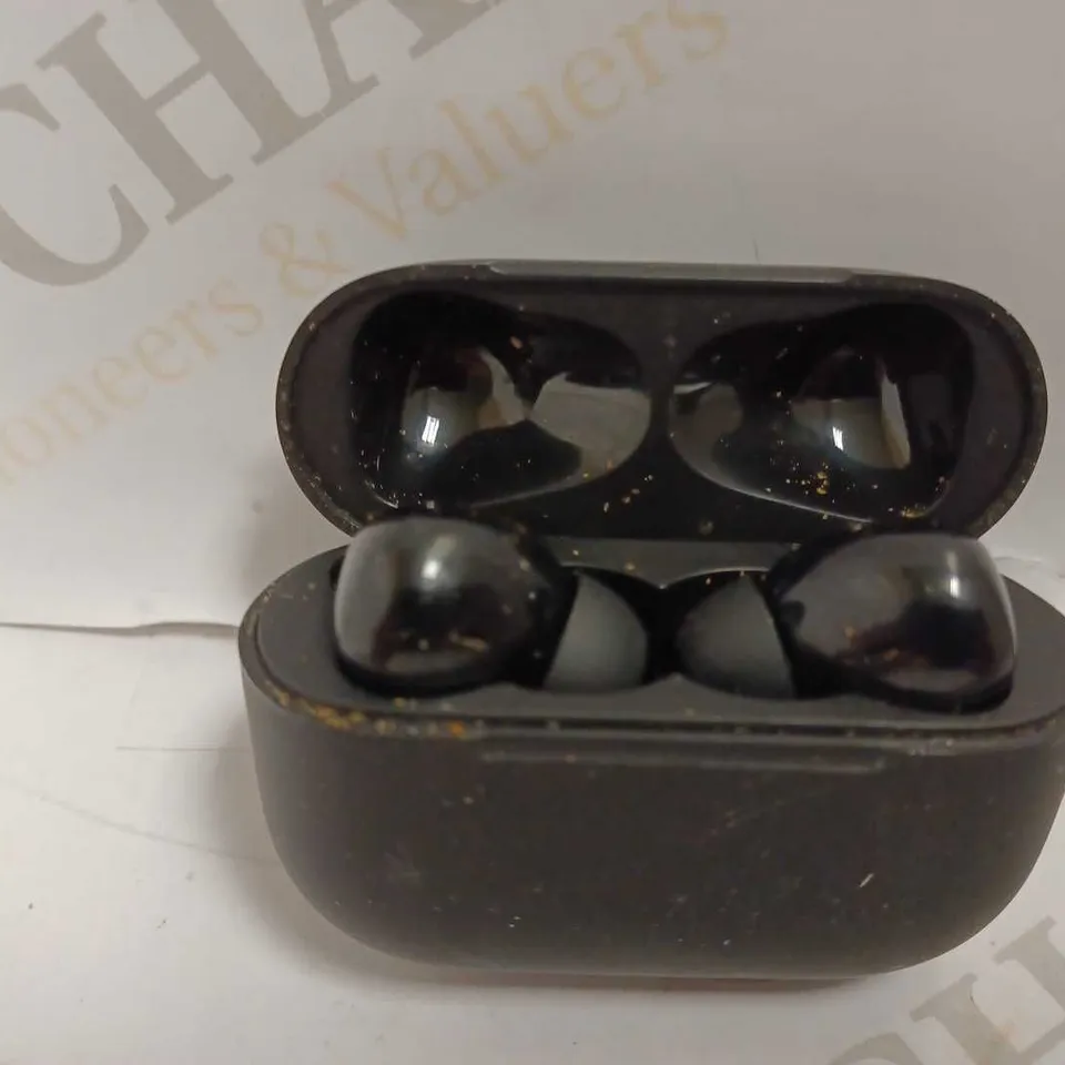 BLACK TRUE WIRELESS EARBUDS