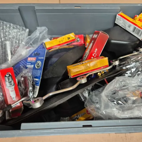 APPROXIMATELY 6 ASSORTED VEHICLE PARTS & ACCESSORIES