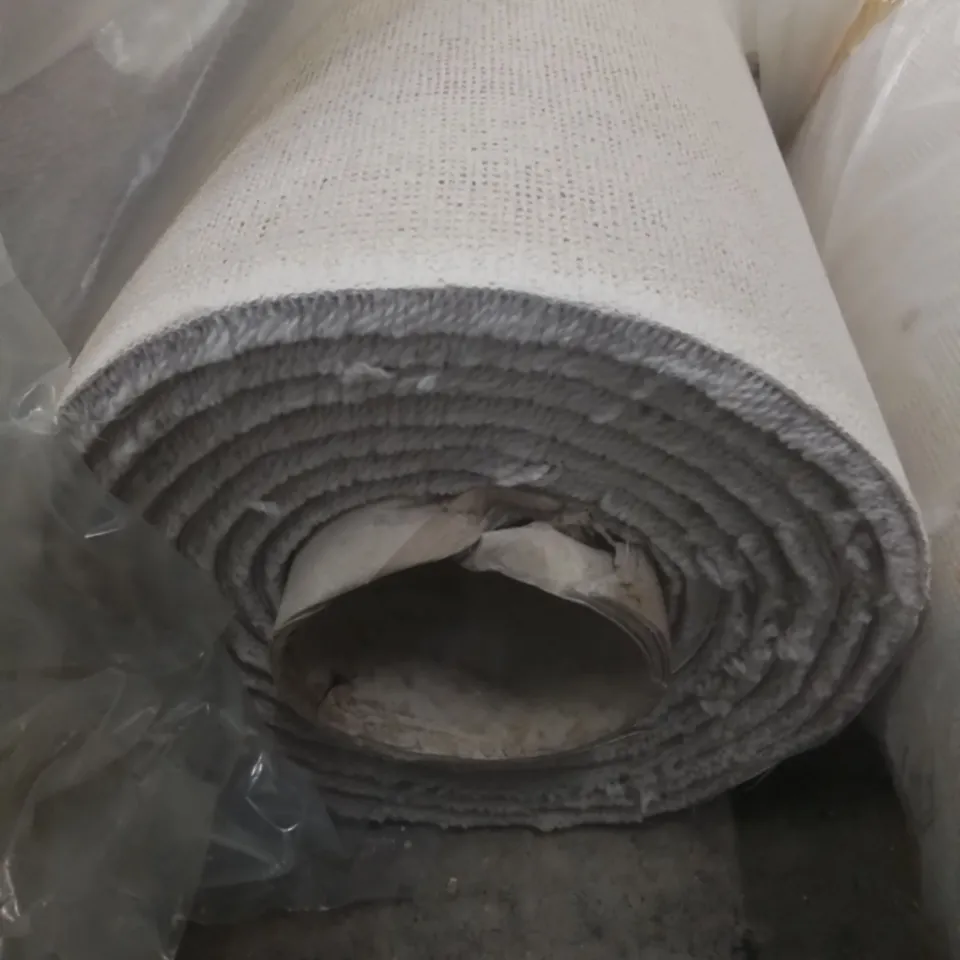 ROLL OF QUALITY ROYAL VELVET HEMWOOD CARPET // SIZE: APPROXIMATELY 4.6 X 5M