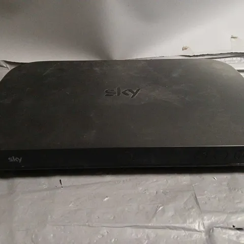 SKY Q BOX ES340D8