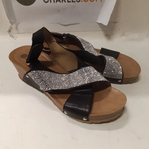 LADIES' BLACK SANDALS WITH RHINESTONE STRAPS EU39