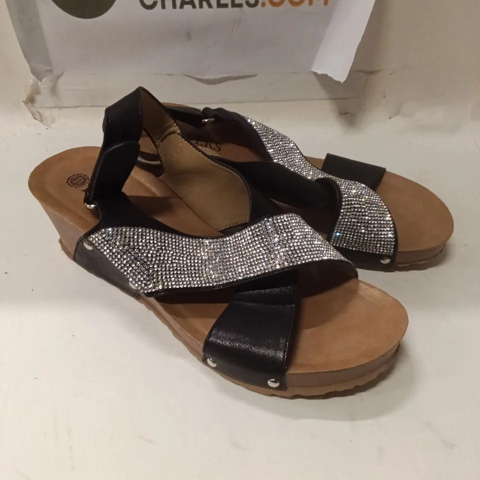 LADIES' BLACK SANDALS WITH RHINESTONE STRAPS EU39