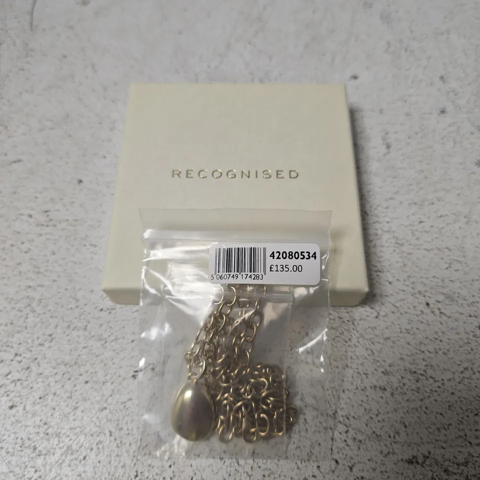 RECOGNISED GOLD-TONE PEBBLE PENDANT ON CABLE CHAIN