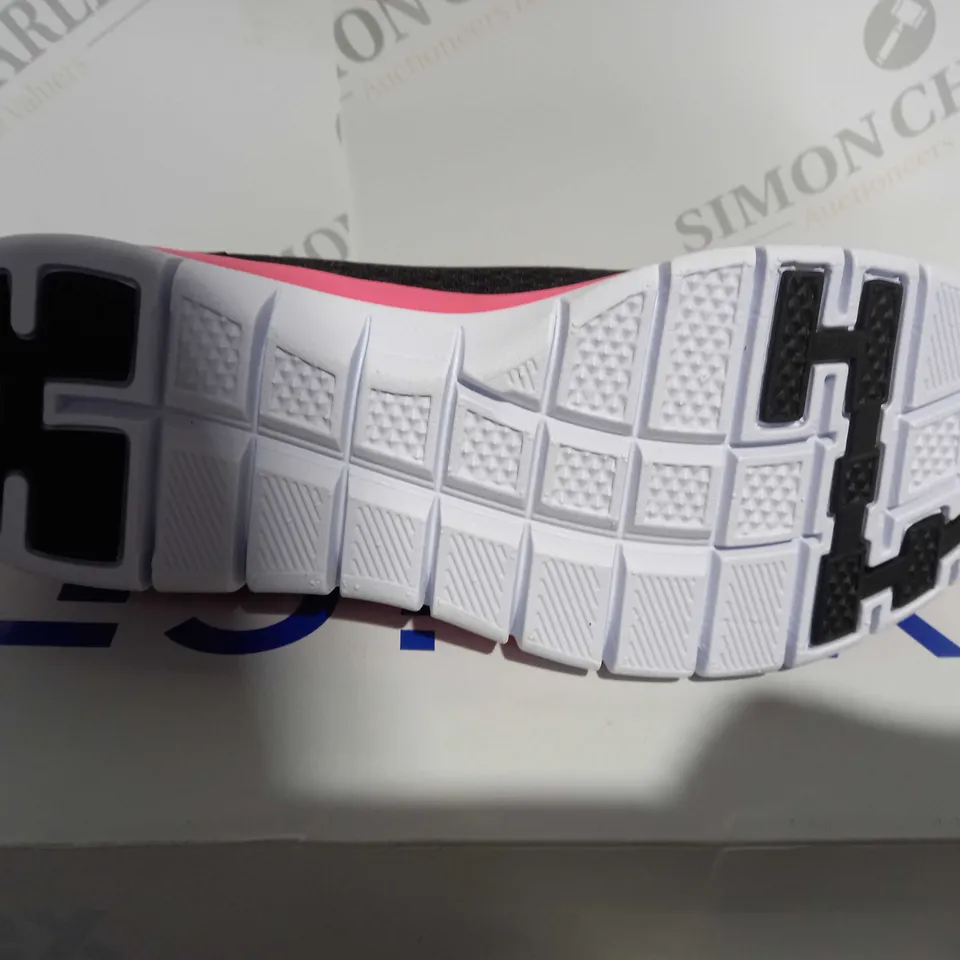 BOXED PIAR OF VENICE SREET WEAR SIZR 7 