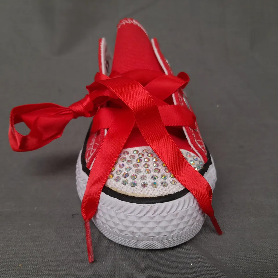 BOX OF APPROXIMATELY 10 PAIRS OF DESIGNER SHOES IN RED W. JEWEL EFFECT - VARIOUS SIZES
