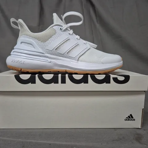 BOXED PAIR OF ADIDAS RAPIDSPORT KID'S SHOES IN WHITE UK SIZE 1.5