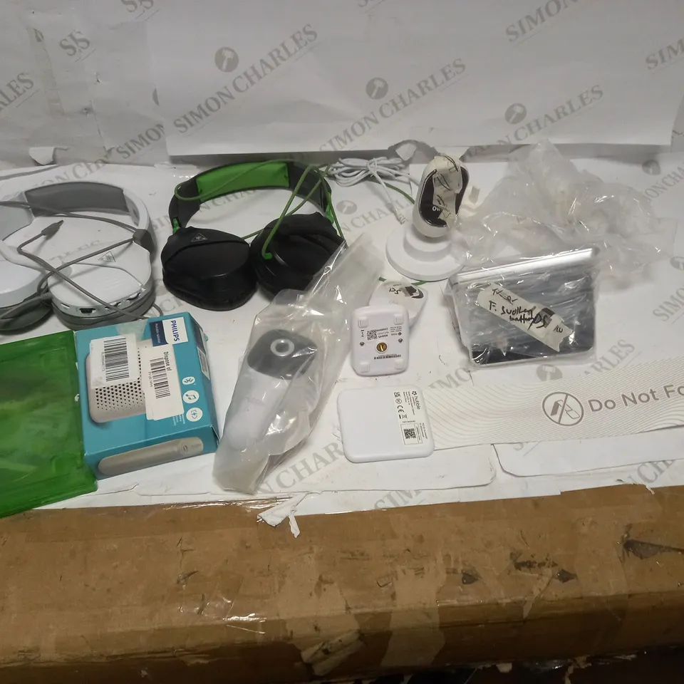 LOT OF 10 ASSORTED ITEMS TO INCLUDE HEADPHONES, BABY MONITORS, SPEAKER ETC