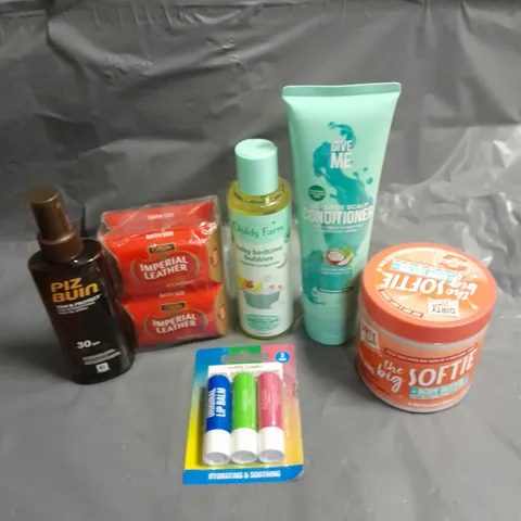 APPROXIMATELY 20 ASSORTED HEALTH & BEAUTY ITEMS TO INCLUDE - CHILD'S FARM BEDTIME BUBBLE BATH, GIVE ME CONDITIONER AND IMPERIAL LEATHER SOAP