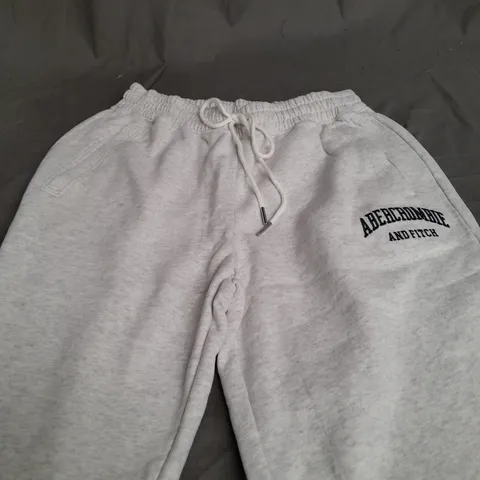 ABERCROMBIE & FITCH LIGHT GREY SWEATPANTS - MEDIUM