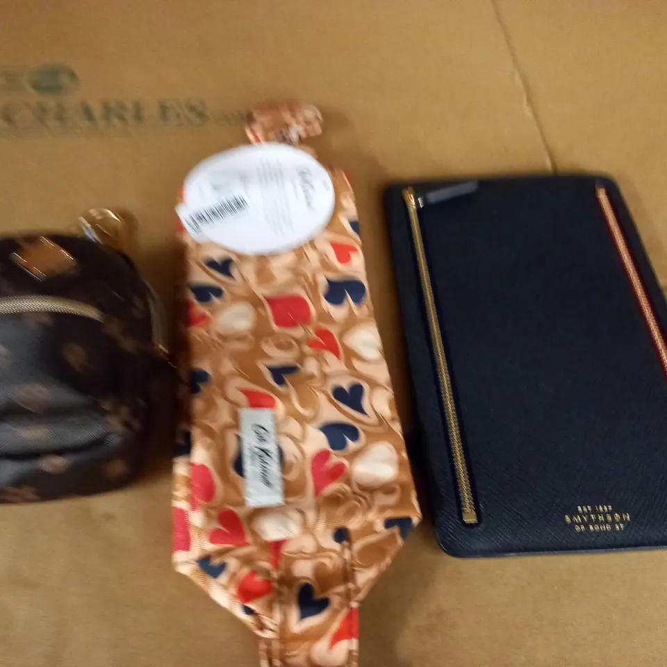 LOT OF 3 ASSORTED PURSES AND HOLDERS TO INCLUDE CLAIRES AND CATH KIDTON