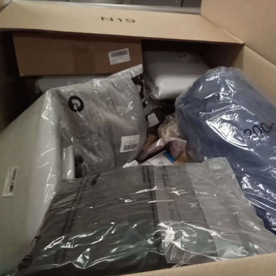PALLET OF ASSORTED ITEMS INCLUDING WATER BALLOONS, FUNNY SHAPED LAMP, COFFEE GRINDER, NOTEBOOK AC ADAPTER, GOLD TINSEL, PUSH & POP FIDGET TOYS
