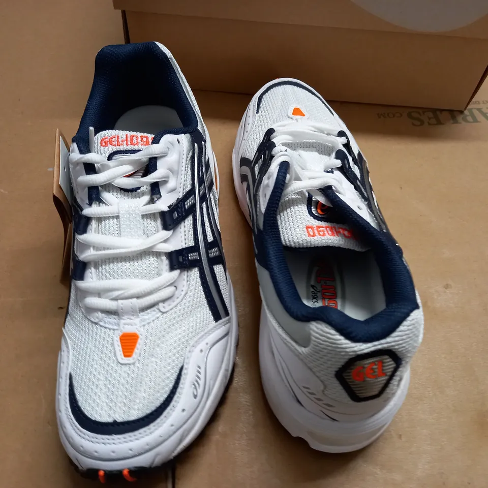 BOXED BRAND NEW ASICS GEL-1090 WOMENS TRAINERS IN WHITE/MIDNIGHT - UK 8