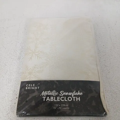 CELE BRIGHT TABLECLOTH – METALLIC SNOWFLAKE, 132 X 228 CM