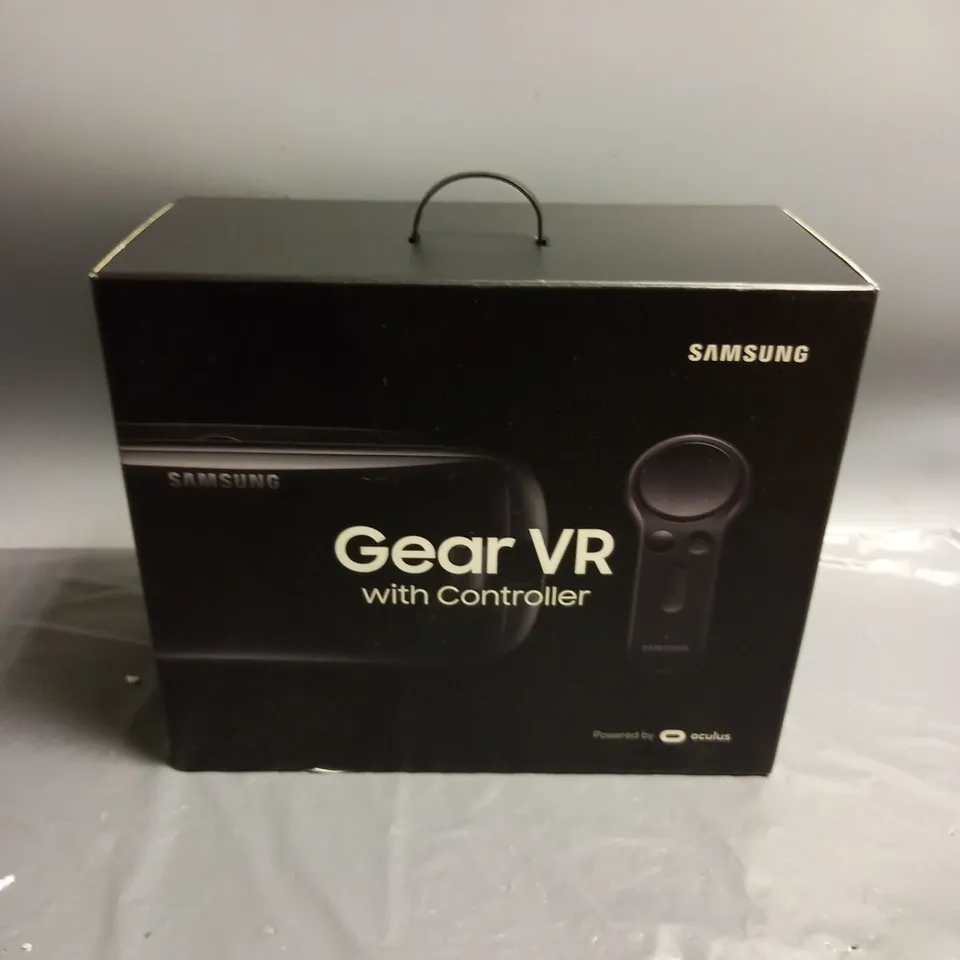 BOXED SAMSUNG GEAR VR WITH CONTROLLER