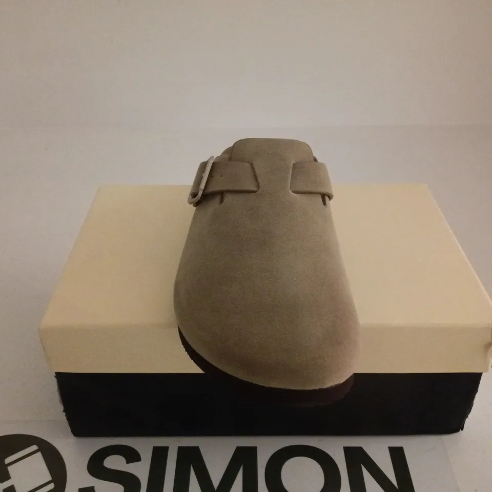 KURT GEIGER TAUPE FLATS SIZE 40 BOXED