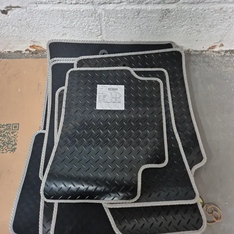 CAR FLOOR MATS – DIAMOND PLATE TEXTURED - RUBBER - BLACK