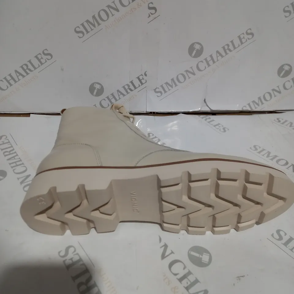 VIONIC CREAM LACED BOOTS - SIZE 7 