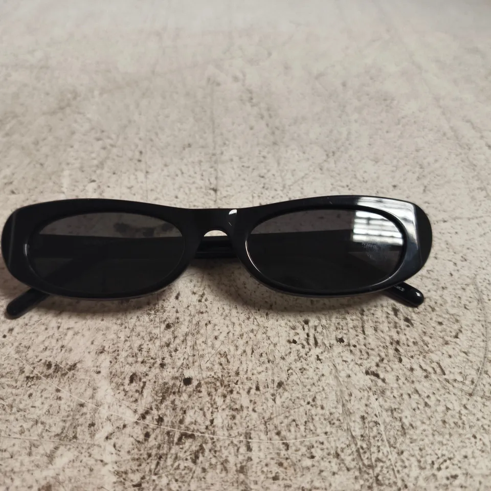 SAINT LAURENT SUNGLASSES - BLACK FRAME (BOXED)