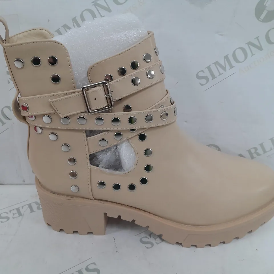 PAIR OF GIRLHOOD BUCKLE EMBELISHED BOOTS IN CREAM - SIZE 40
