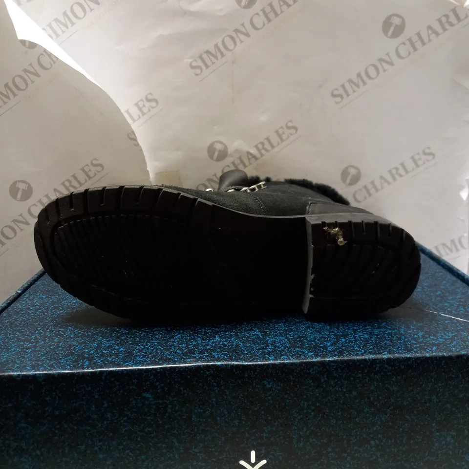 EMU AUSTRAILIA EXPLORE BLACK BILLING BOOTS - SIZE 6
