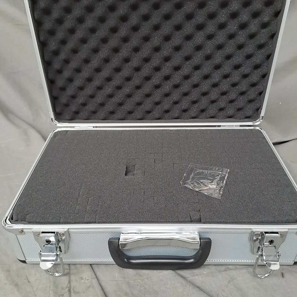 LOCKABLE FOAM PADDED FLIGHT CASE 