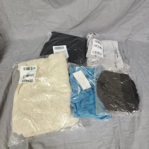 APPROXIMATELY 10 ASSORTED CLOTHING ITEMS IN VARIOUS COLOURS, SIZES, AND STYLES