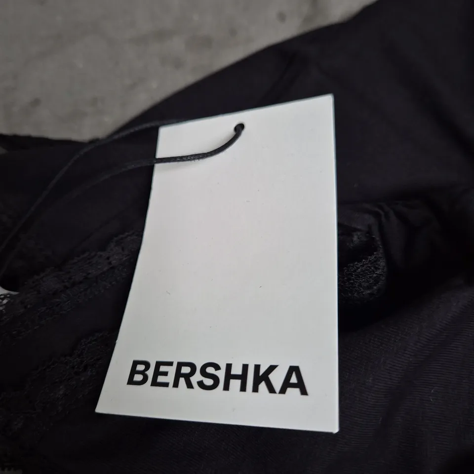 BERSHKA BLACK LACE-TRIM CAMISOLE TOP – WOMEN’S, SIZE M/L