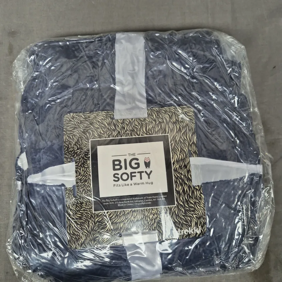 THE BIG SOFTY OVERSIZED HOODIE BLANKET IN NAVY BLUE