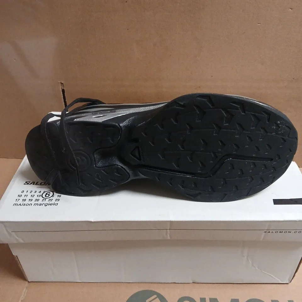 BOXED PAIR OF SALOMON XT-MM6 SNEAKERS – UK 9