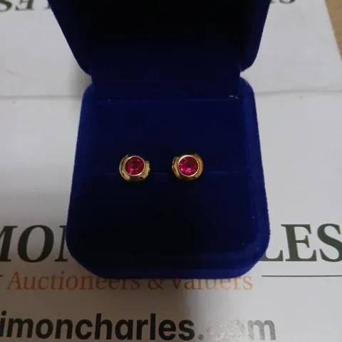 GOLD-TONE STUD EARRINGS WITH RED STONES 