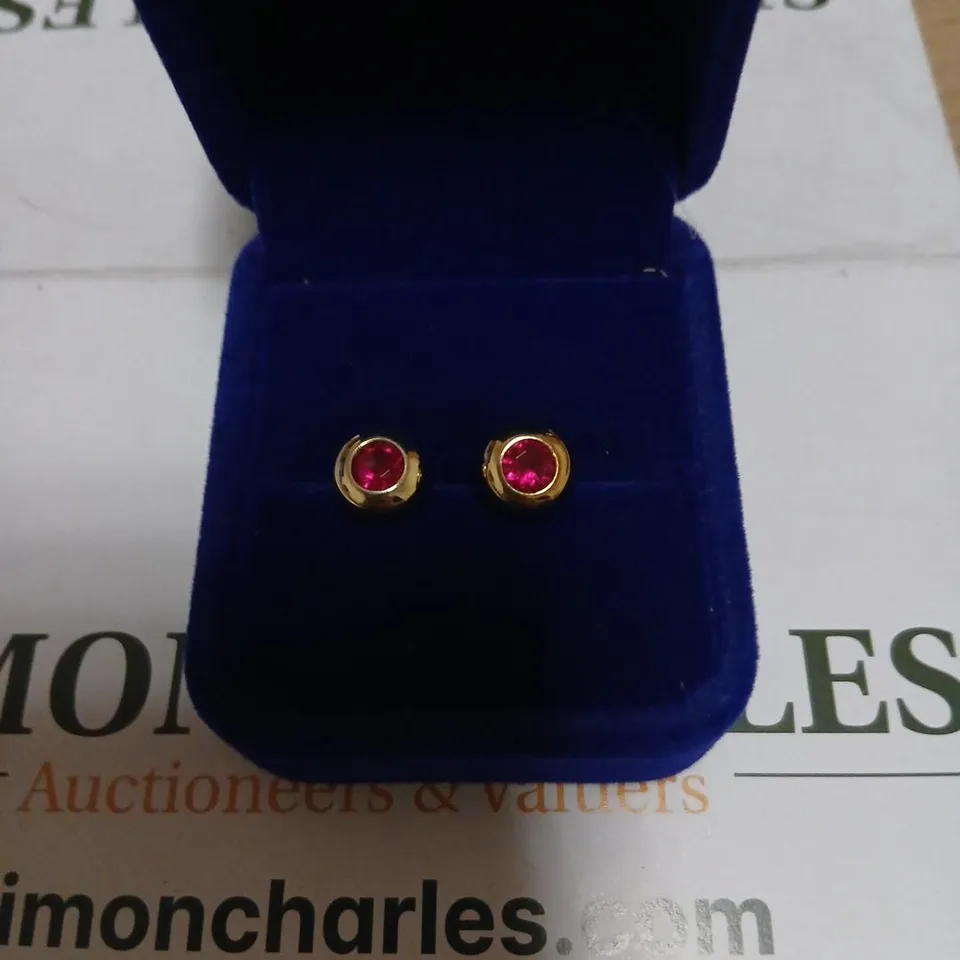 GOLD-TONE STUD EARRINGS WITH RED STONES 