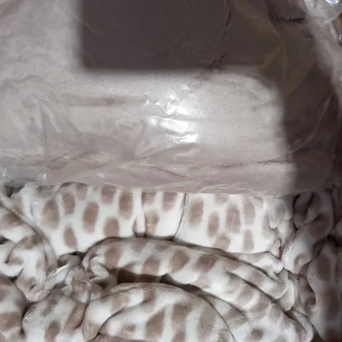COZEE HOME, VELVETSOFT, DUVET SET- LIGHT TAUPE, KING SIZE