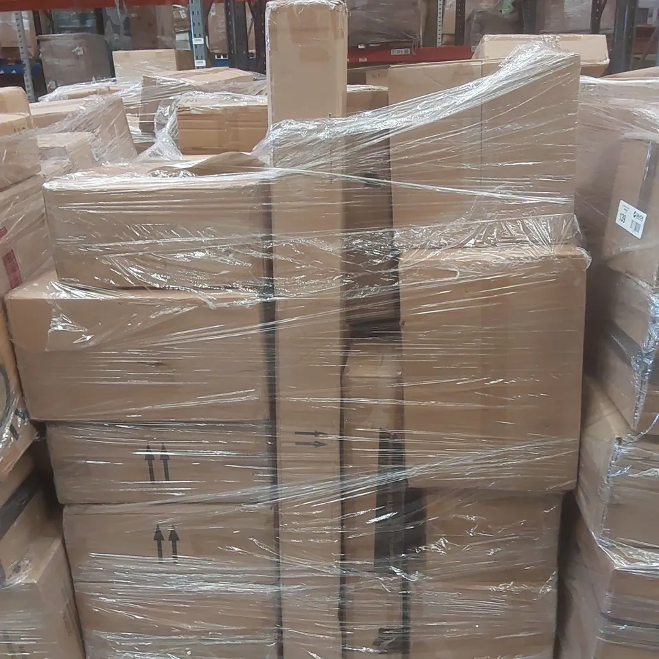 PALLET CONTAINING A LARGE QUANTITY OF ASSORTED LIGHTING PRODUCTS