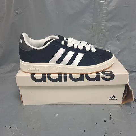 BOXED PAIR OF ADIDAS GRAN COURT BASE 00 SHOES IN BLACK AND WHITE SIZE UK 8.5