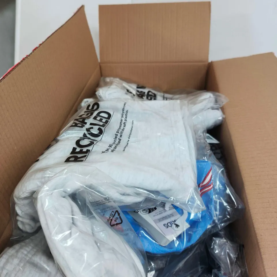 BOX OF APPROXIMATELY 10 ASSORTED CLOTHING ITEMS TO INCLUDE PLUSH FLEECE MICRO SHORT, CROPPED FIT GRAPHIC T SHIRT ETC
