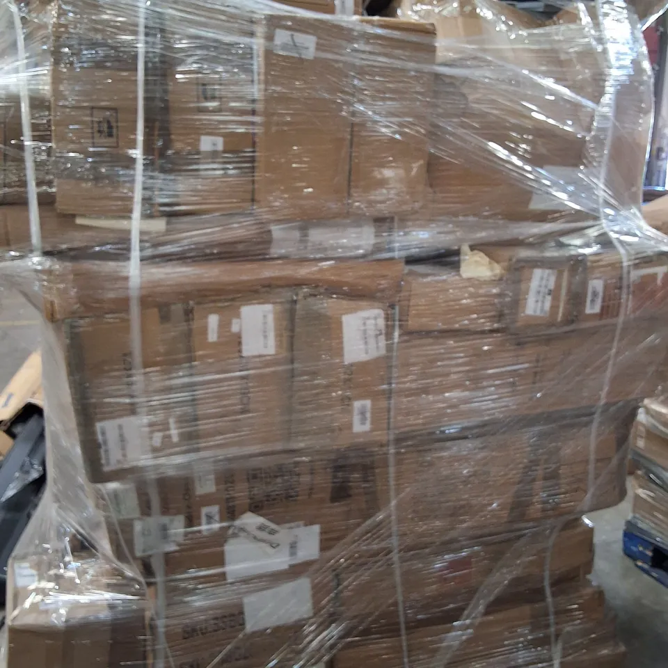 LARGE PALLET OF ASSORTED ITEMS TO INCLUDE SEWING MACHINE, ARTIFICIAL TREE, COSMETIC MIRROR AND GREY OUTDOOR CHAIR PARTS