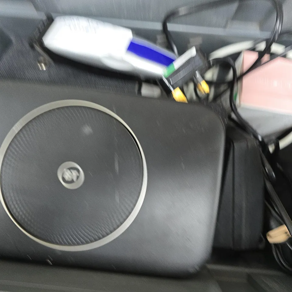 APPROXIMATELY 8 ASSORTED ELECTRICAL ITEMS TO INCLUDE VODAFONE SUPER WIFI PLUS, WAHL CLIPPERS, SKY SR203, ETC