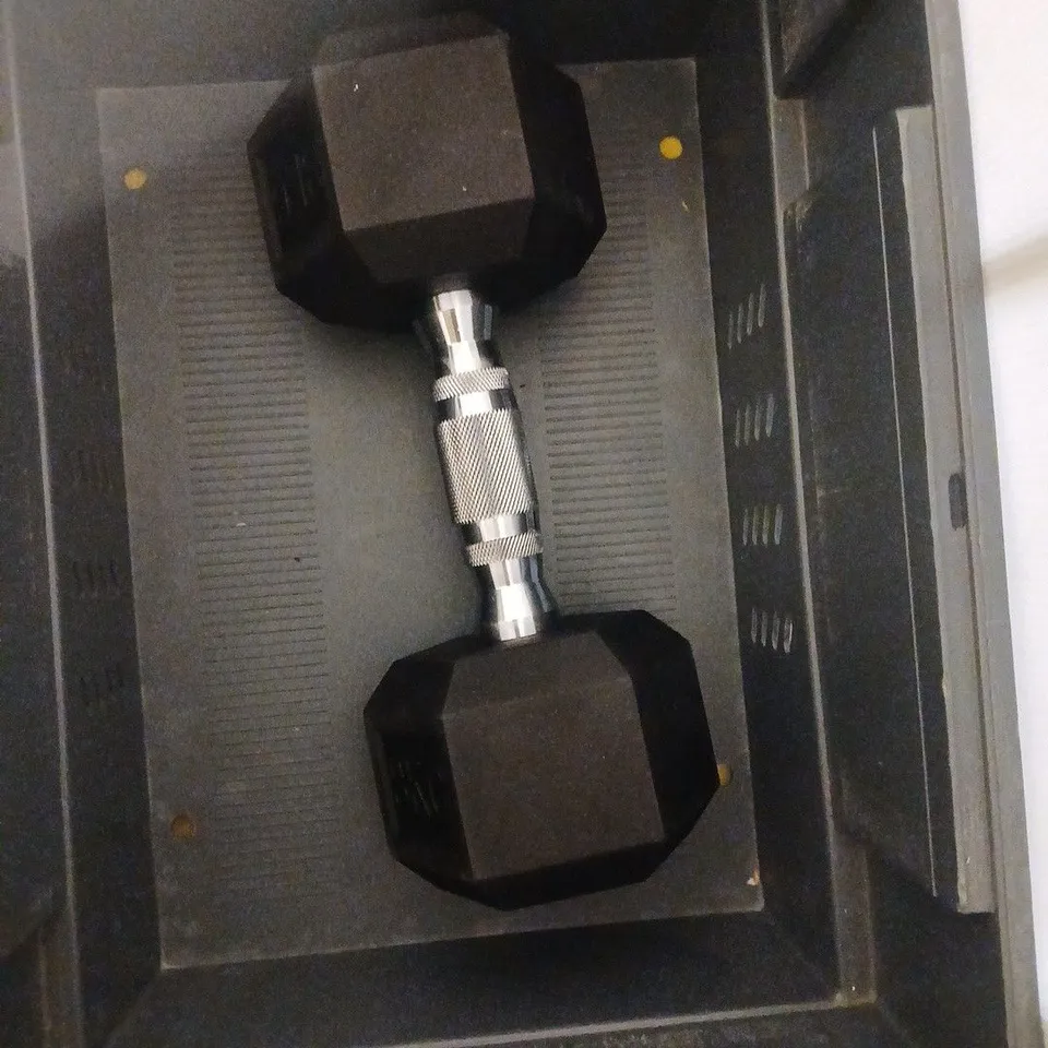 WEIGHT VEST AND 8KG DUMBELL 
