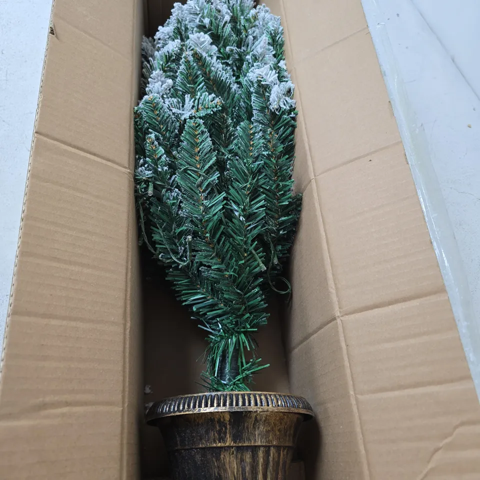 BOXED SNOW FLOCKED CHRISTMAS TREE - 100 TIPS