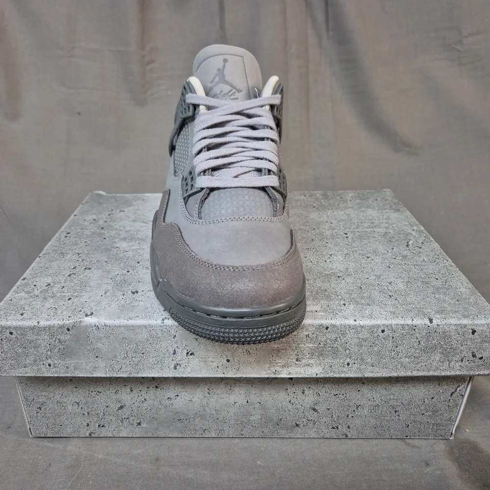 BOXED PAIR OF NIKE AIR JORDAN 4 RETRO SHOES IN GREY UK SIZE 8