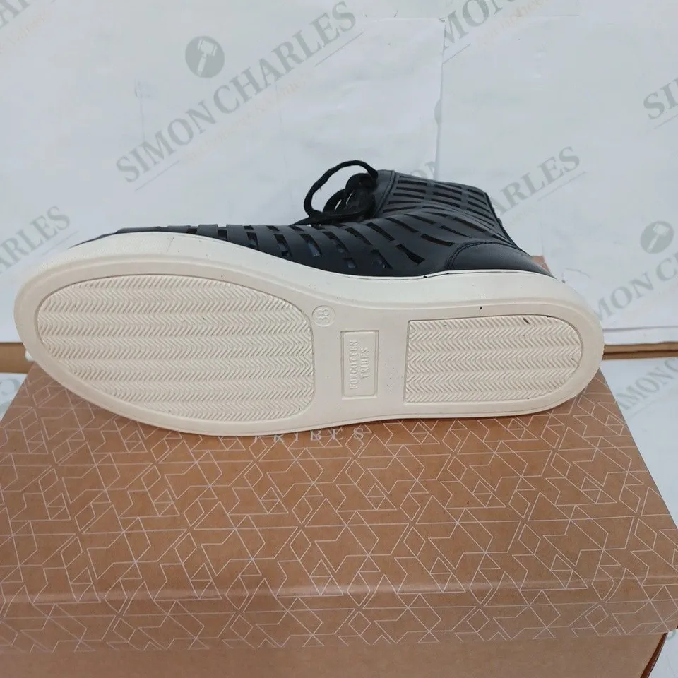 BOXED PAIR OF FORGOTTEN TRIBES GLADIATOR SANDALS - BLACK / SIZE: 5.5 UK