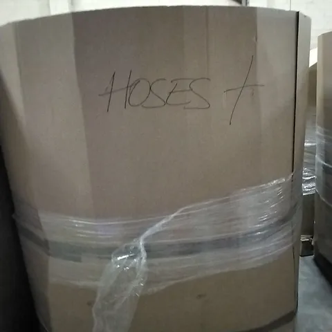 PALLET CONTAINING LARGE QUANTITIES OF HOSES