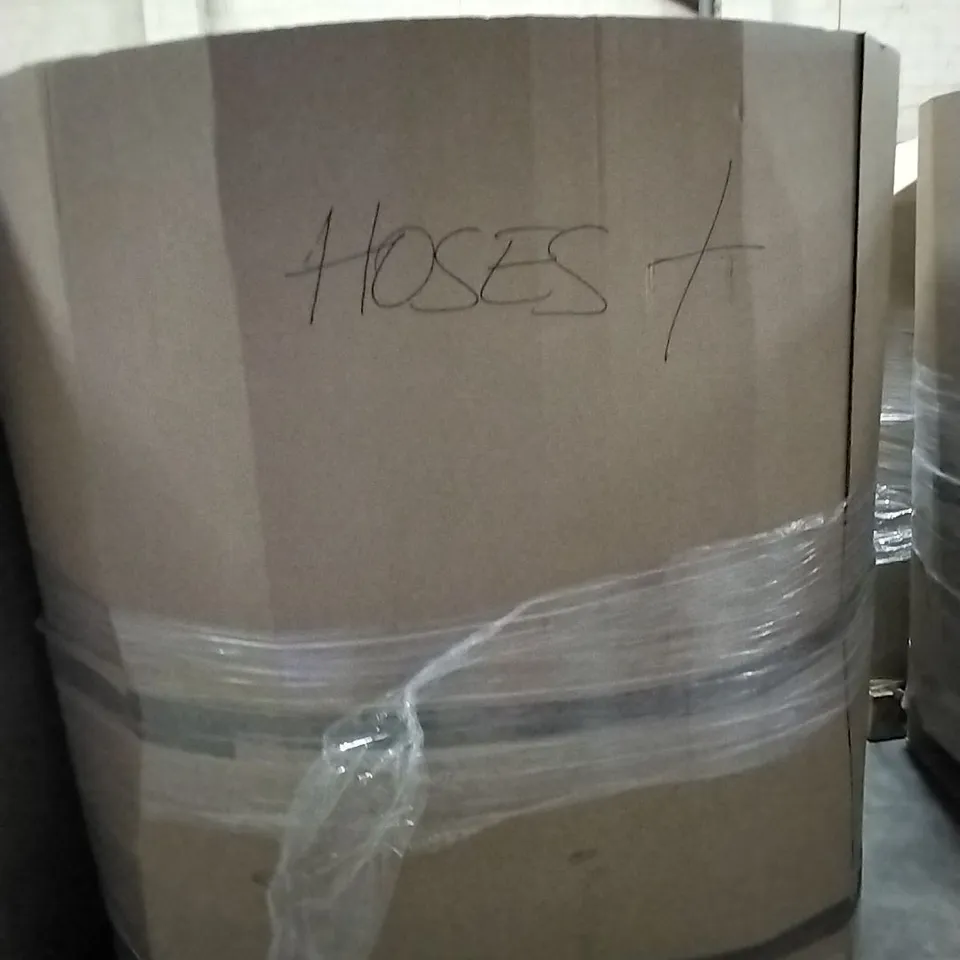 PALLET CONTAINING LARGE QUANTITIES OF HOSES