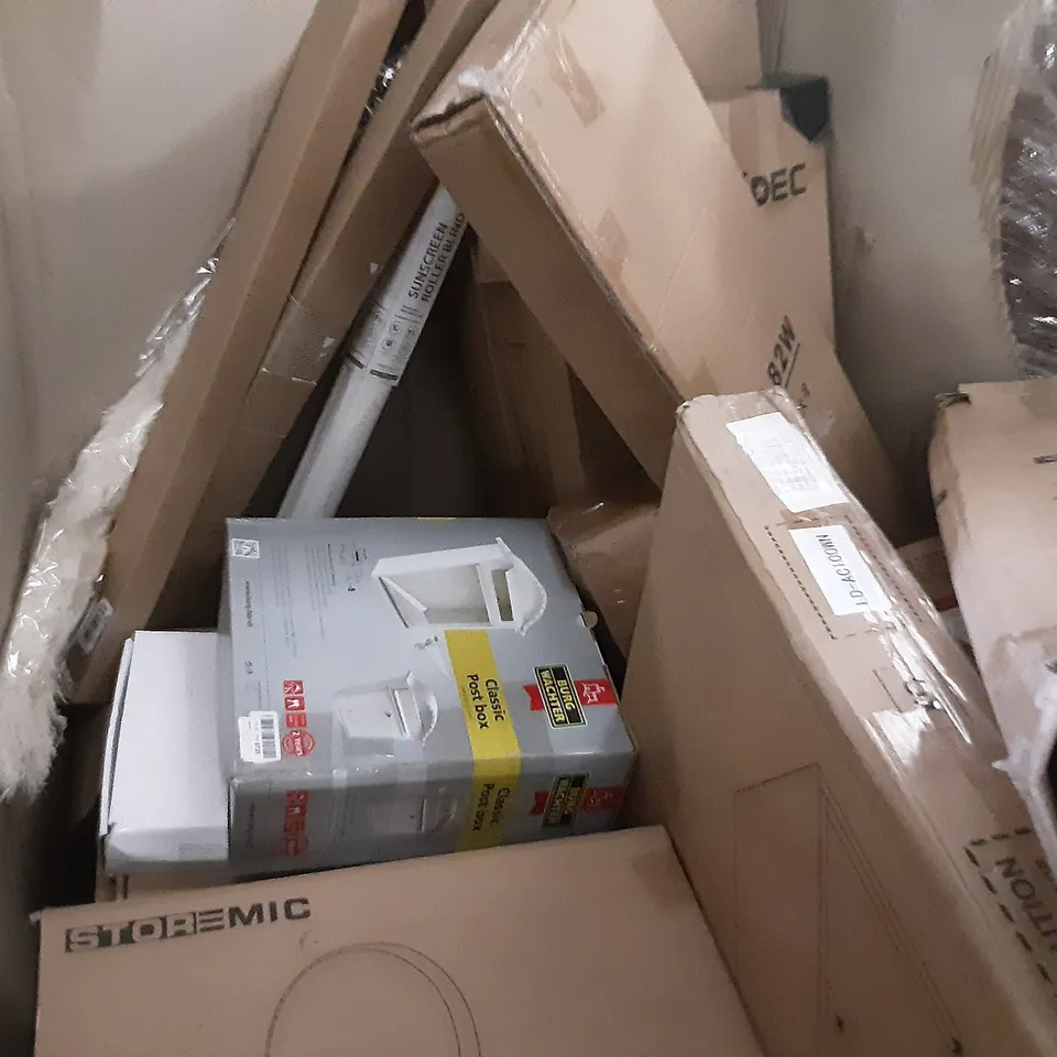 PALLET OF ASSORTED PRODUCTS INCLUDING STOREMIC TOILET SEAT, ACCSTORE DRYING RACK, 8AM ADJUSTABLE LAPTOP STAND, HOMIDEC, BIRD SCARER KITE ELINKUME 