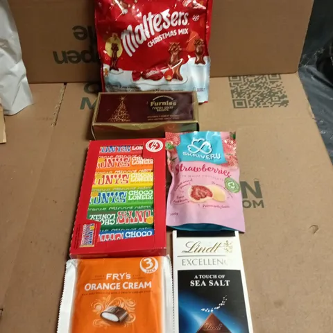 APPROXIMATELY 15 ASSORTED SWEETS AND CHOCOLATE ITEMS TO INCLUDE - MALTESERS CHRISTMAS MIX, FRY'S ORANGE CREAMS AND LINDT EXCELLENCE SEA SALT DARK CHOCOLATE