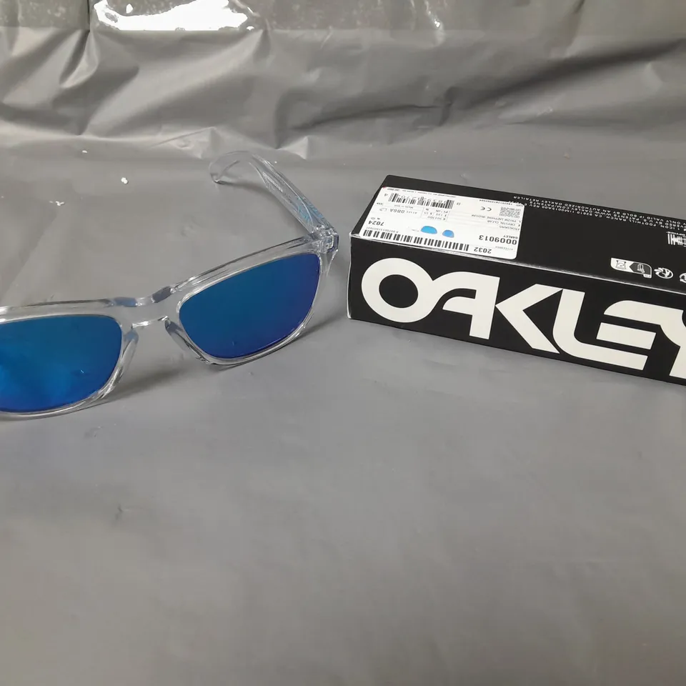 OAKLEY FROGSKINS SQUARE SUNGLASSES - CLEAR RRP £127