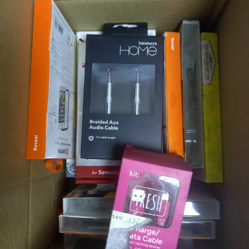 BOX OF APPROXIMATELY 15 ASSORTED COMPUTER & SMARTPHONE ACCESSORIES TO INCLUDE CASES, CHARGING CABLES, AUDIO CABLES ETC