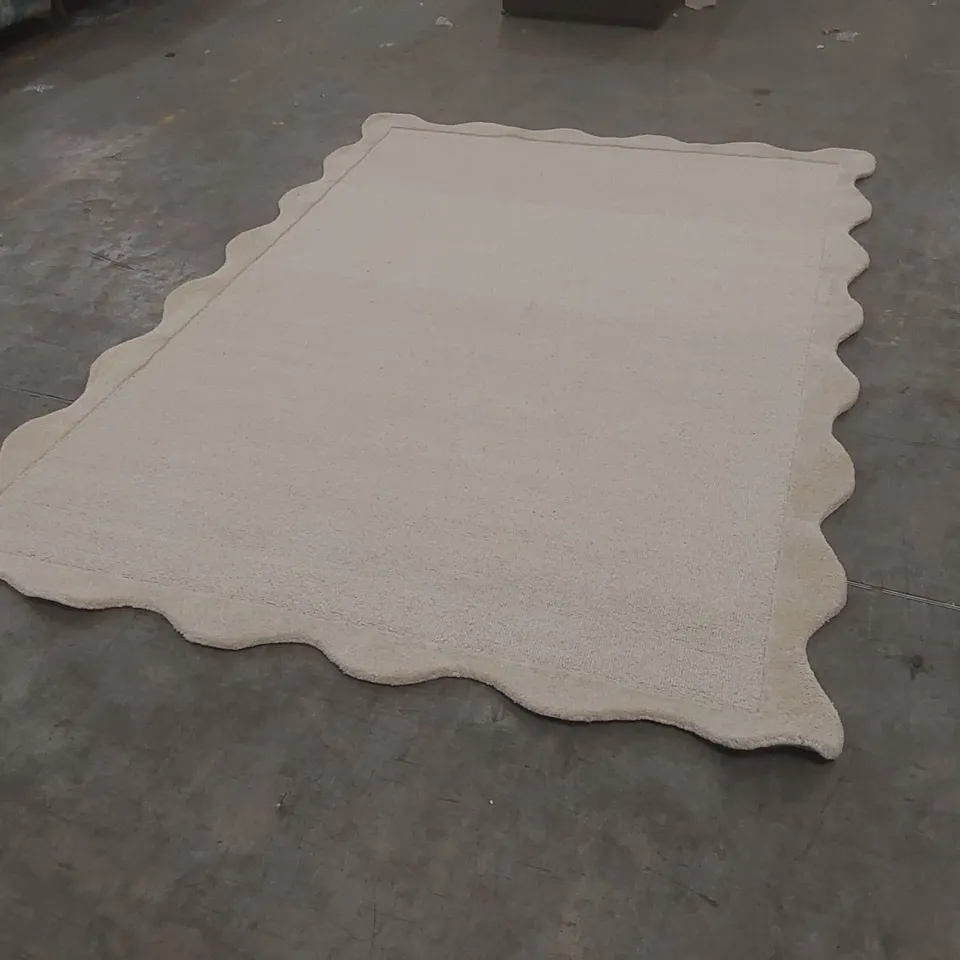 QUALITY DESIGNER AREA RUG - APPROXIMATELY 285 x 200cm