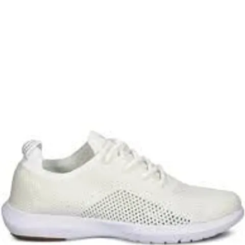 EMU AUSTRALIA SPRINGBROOK WHITE TRAINERS SIZE 6
