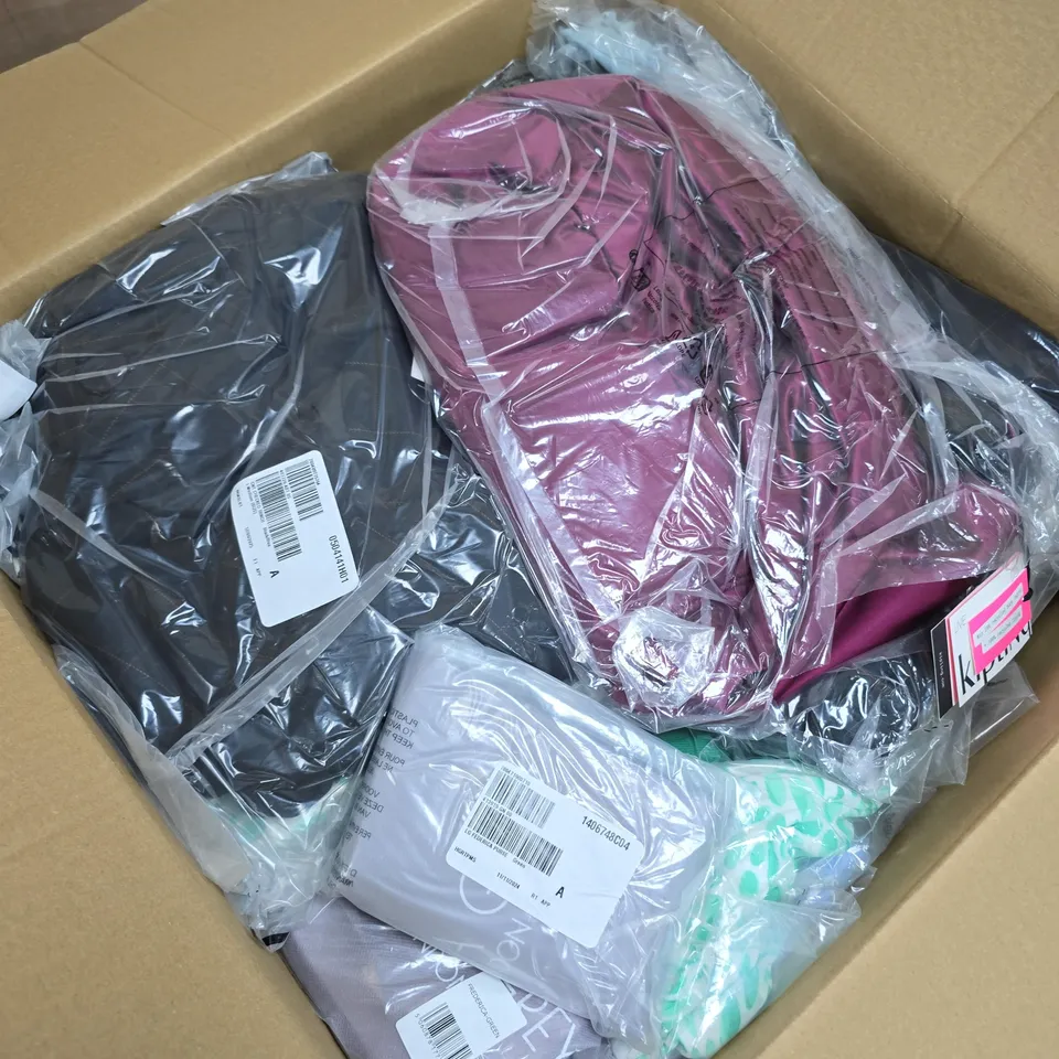 APPROXIMATELY 20 ASSORTED CLOTHING ITEMS IN VARIOUS STYLES, SIZES & COLOURS